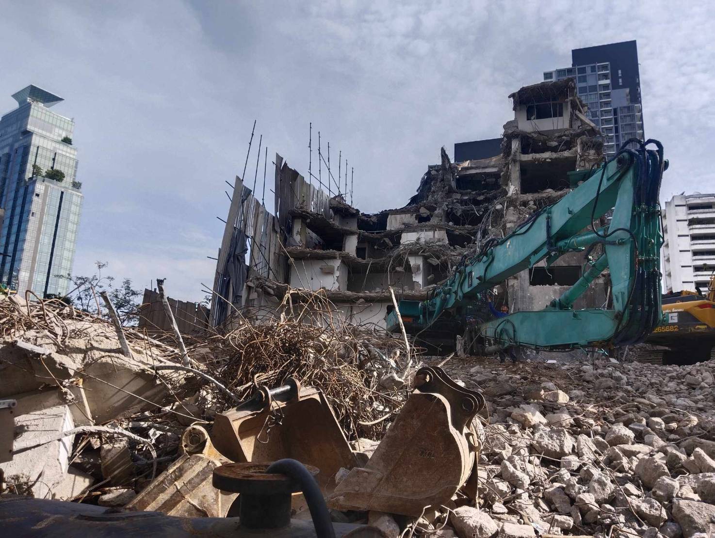 16 - https://sp-recycle.com | บริษัทรื้อถอนสิ่งปลูกสร้าง โครงสร้างเหล็กอาคารเก่า โกดัง เครื่องจักรเก่า รื้อโรงงานเก่า งานประมูล รับซื้อเศษเหล็กเข้าโรงหลอมราคาสูง
